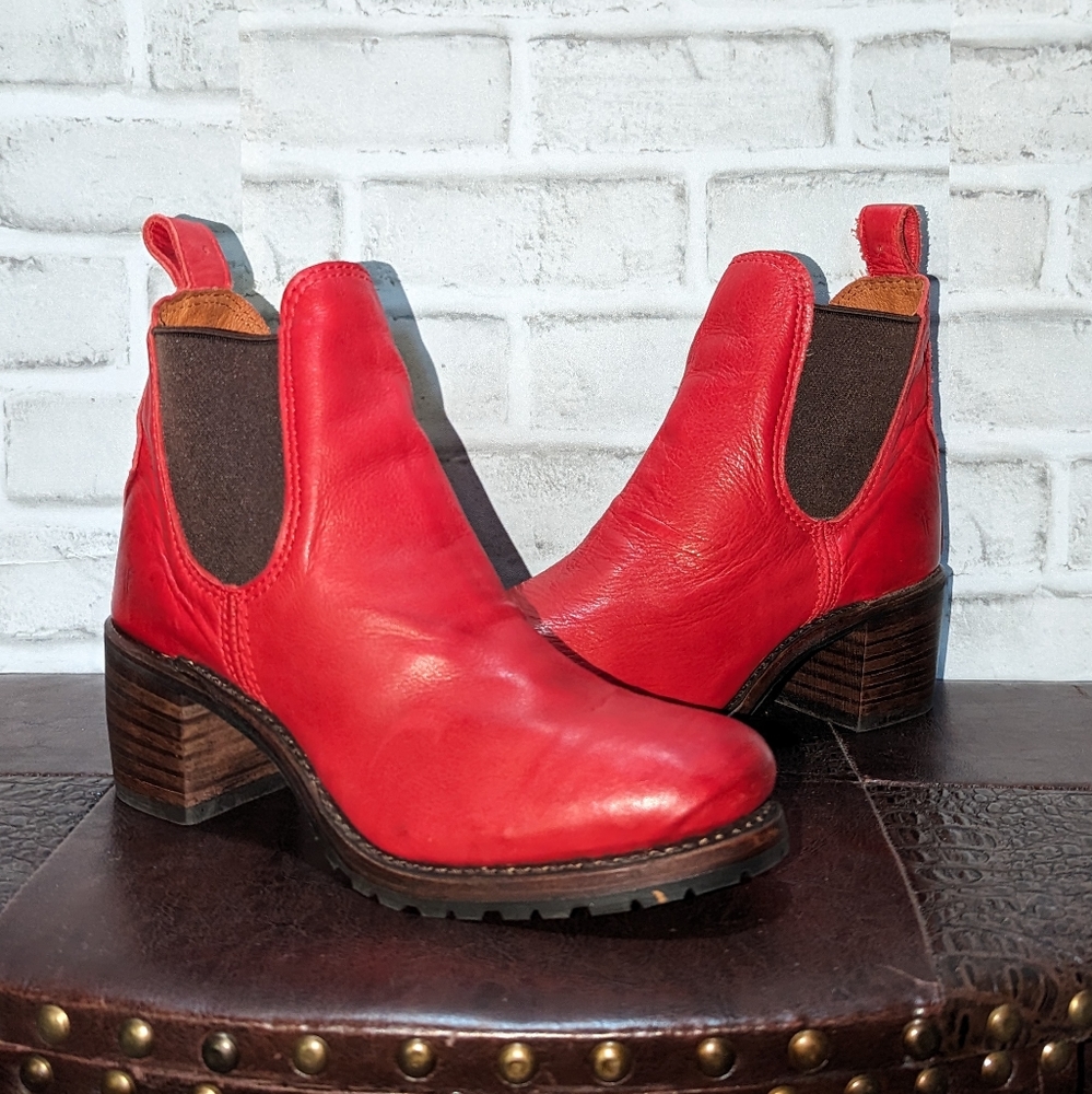 Frye Sabrina Chelsea Vintage Red Boot Stacked Heel Pull On Size 8